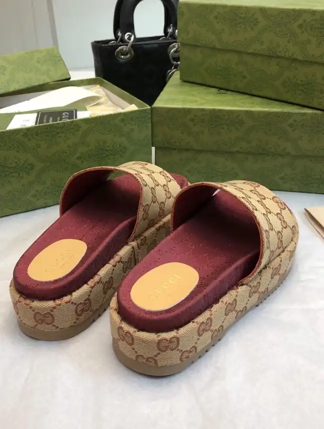 hype Gucci Slippers