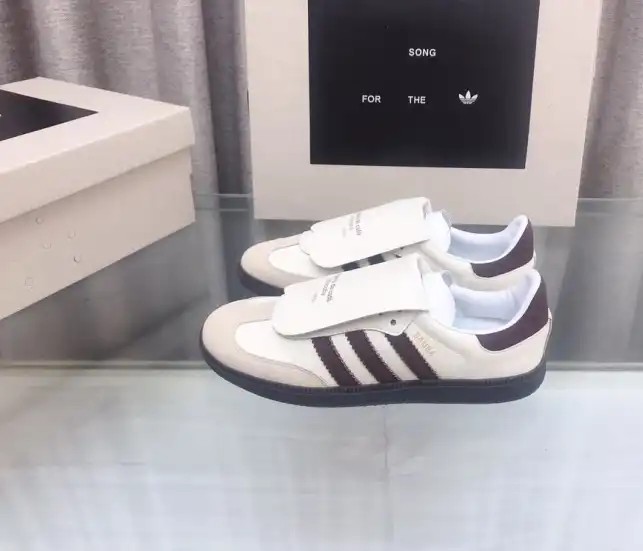 hype Adidas Sneakers