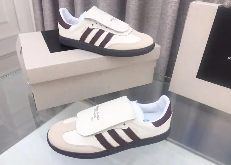 hype Adidas Sneakers