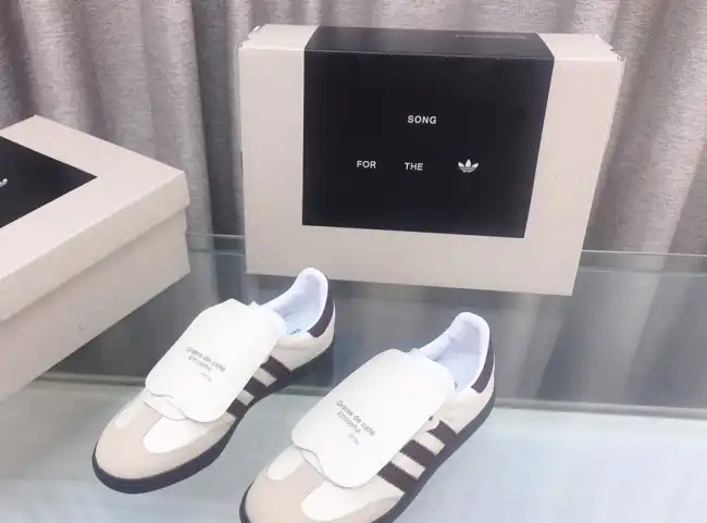 hype Adidas Sneakers