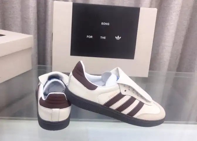 hype Adidas Sneakers