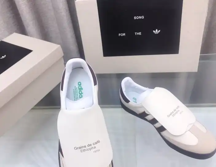 hype Adidas Sneakers