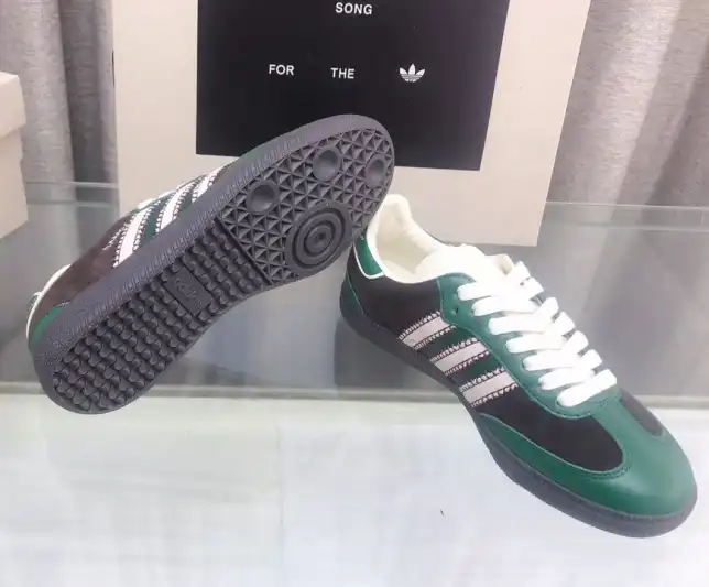 hype Adidas Sneakers