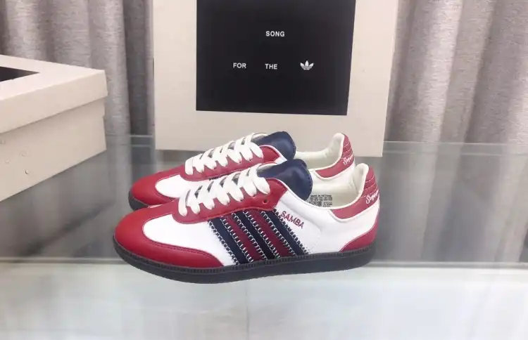 hype Adidas Sneakers