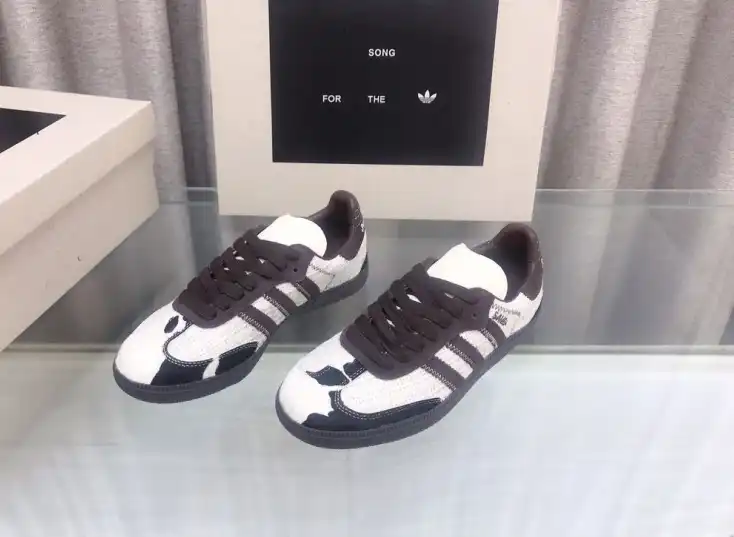 hype Adidas Sneakers