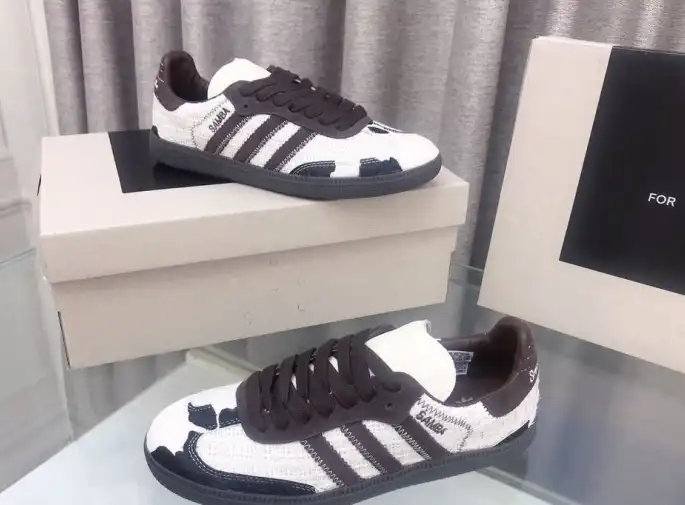 hype Adidas Sneakers