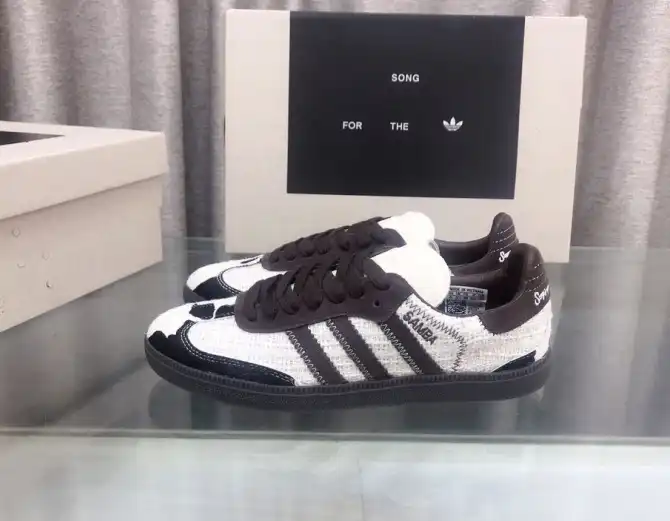 hype Adidas Sneakers