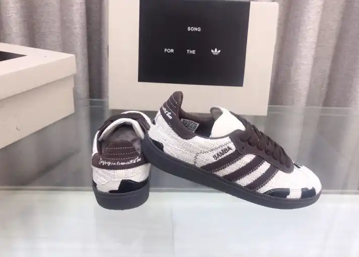 hype Adidas Sneakers