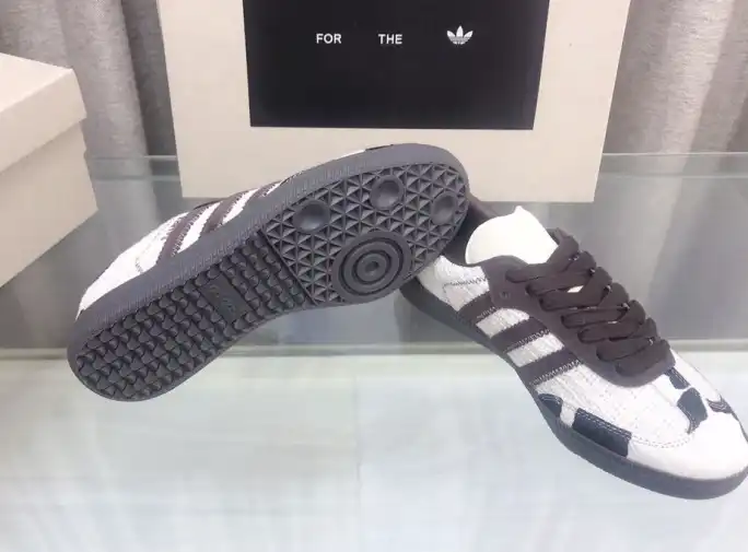 hype Adidas Sneakers