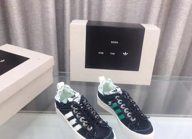 hype Adidas Sneakers