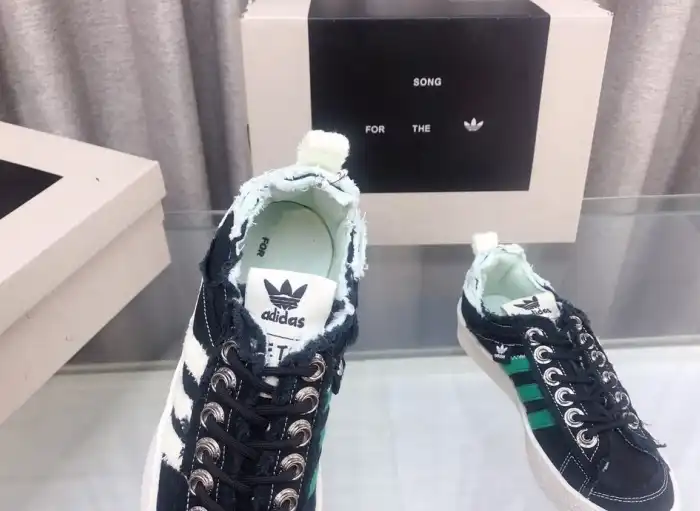 hype Adidas Sneakers