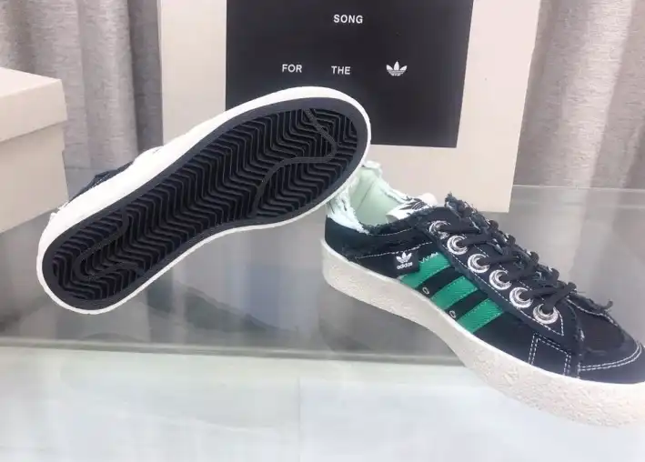 hype Adidas Sneakers