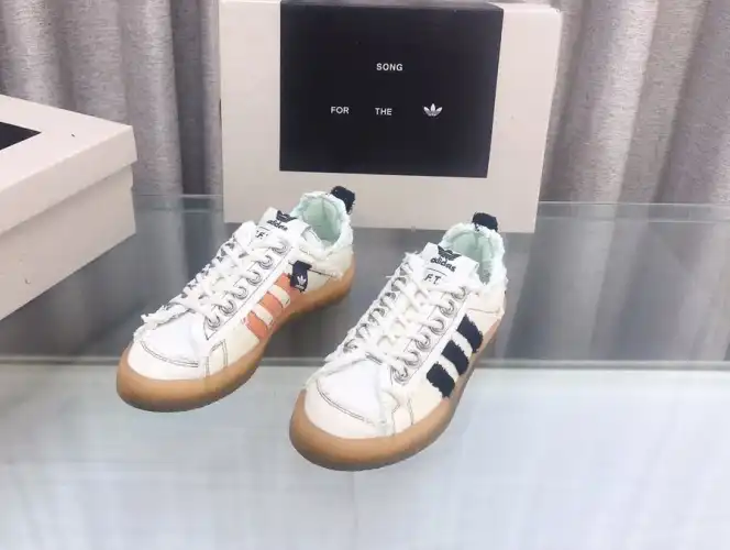 hype Adidas Sneakers