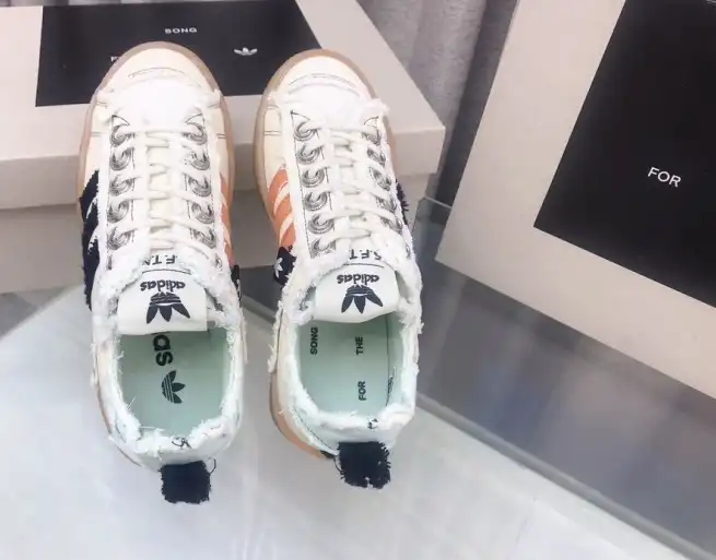 hype Adidas Sneakers