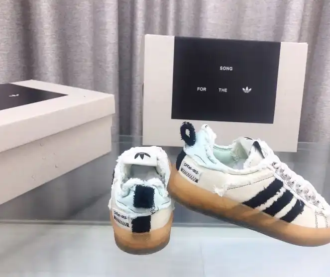 hype Adidas Sneakers