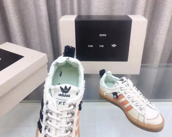 hype Adidas Sneakers