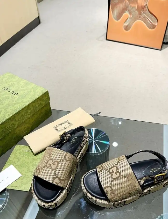 hype Gucci Sandals