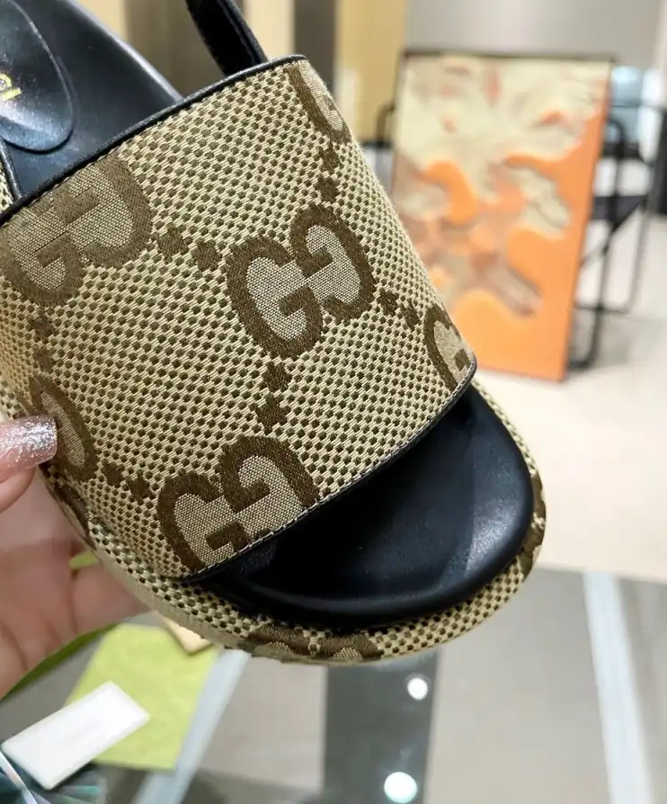 hype Gucci Sandals