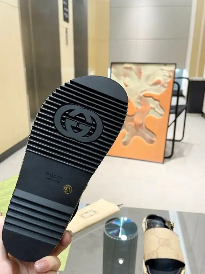 hype Gucci Sandals