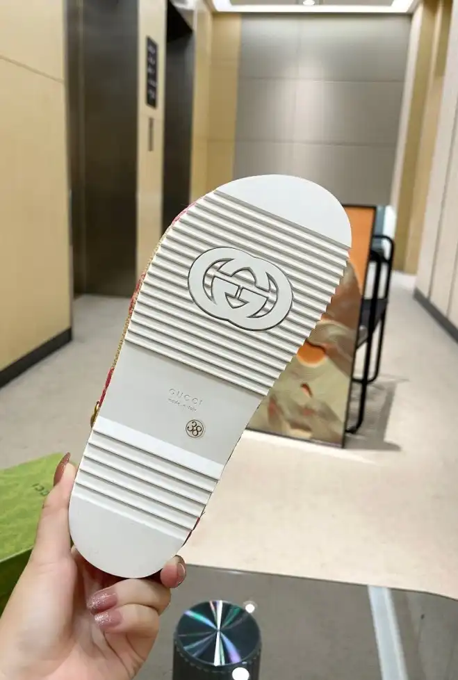 hype Gucci Sandals