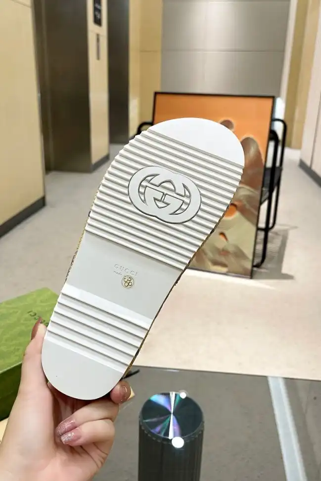 hype Gucci Sandals