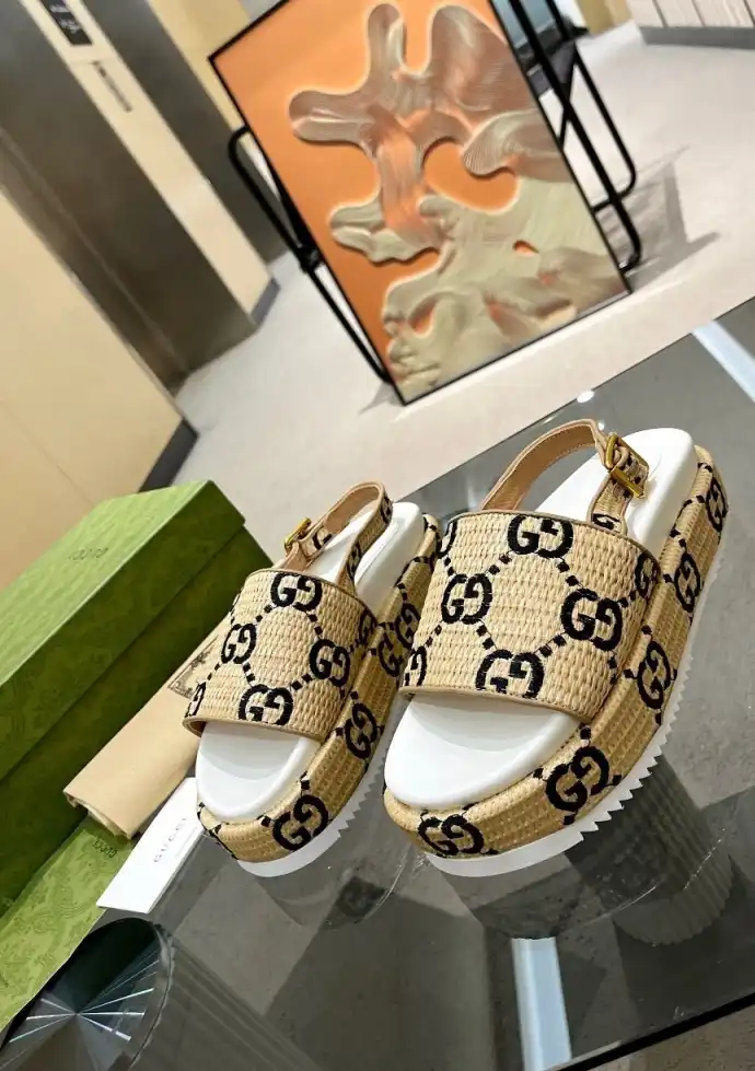 hype Gucci Sandals