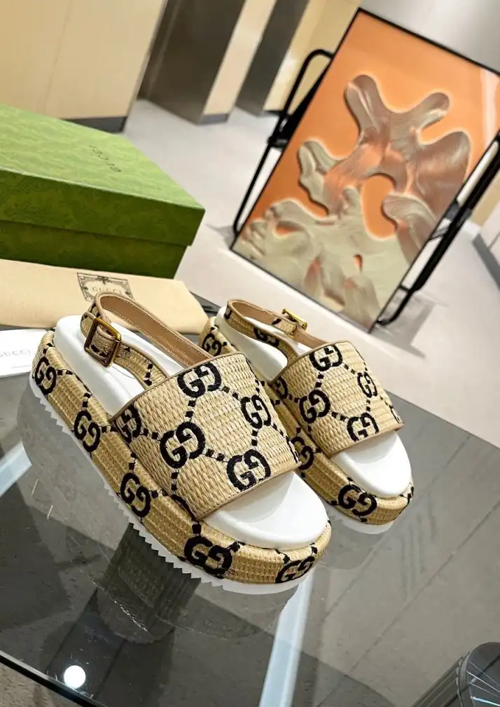 hype Gucci Sandals