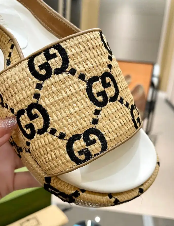 hype Gucci Sandals