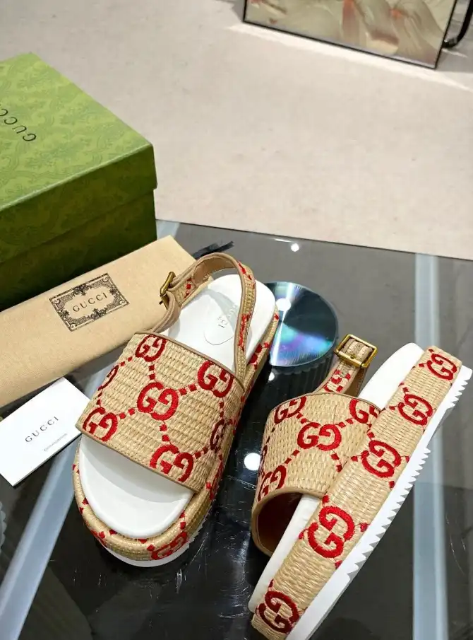 hype Gucci Sandals