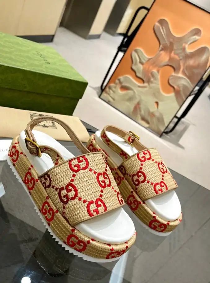 hype Gucci Sandals