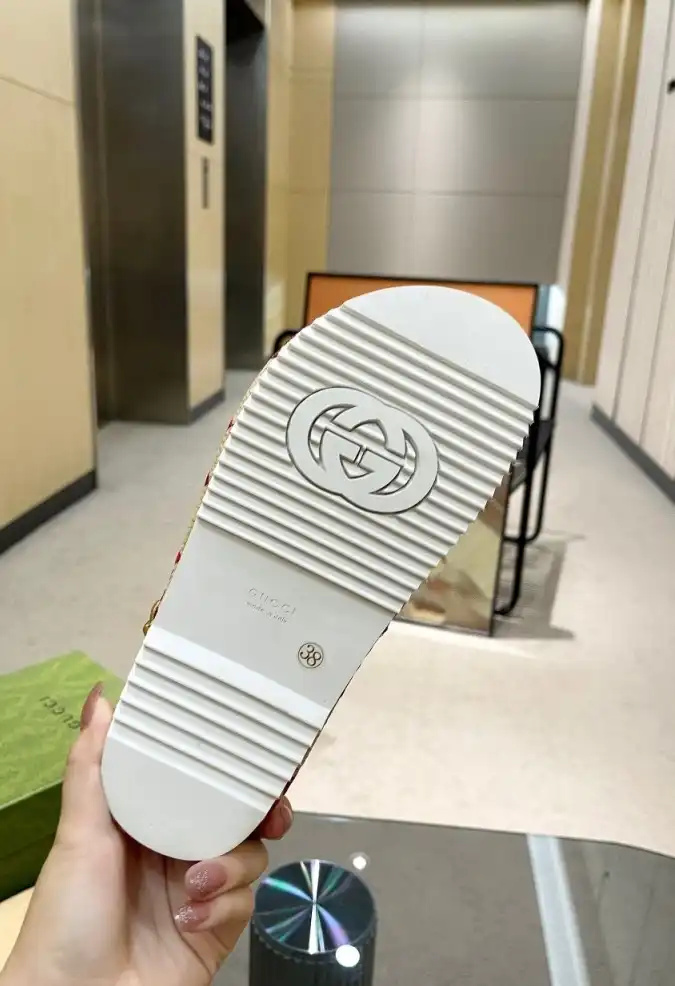 hype Gucci Sandals