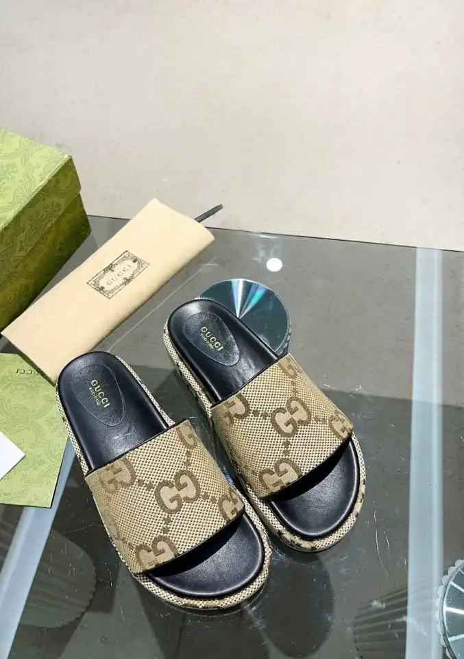 hype Gucci Slippers