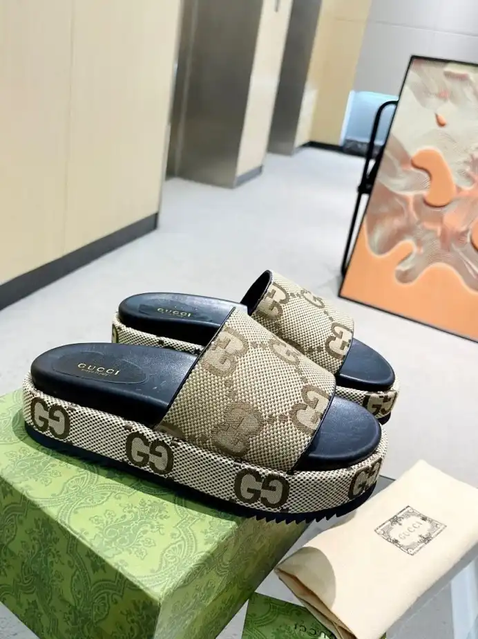 hype Gucci Slippers