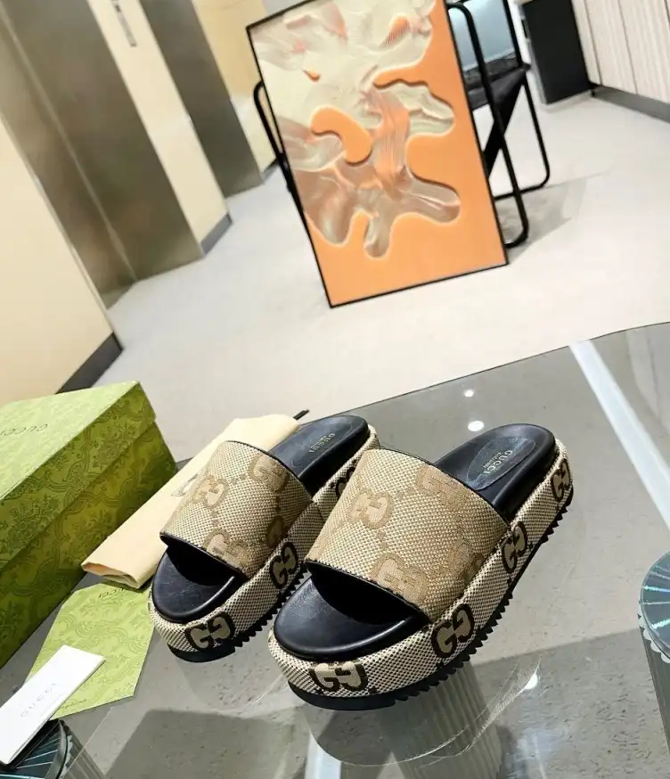 hype Gucci Slippers