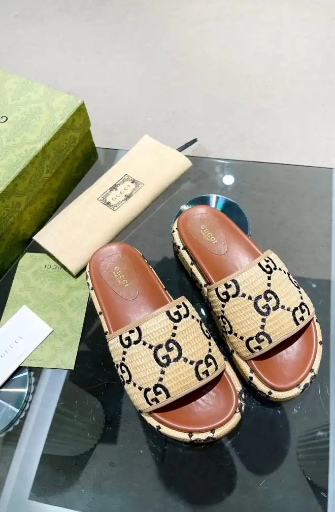 hype Gucci Slippers