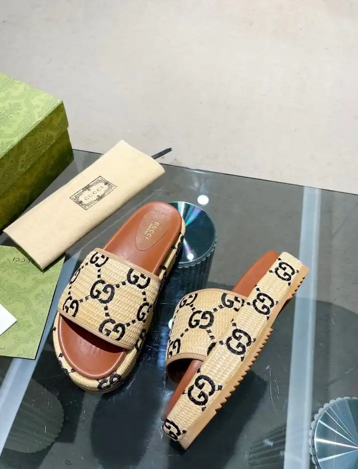 hype Gucci Slippers