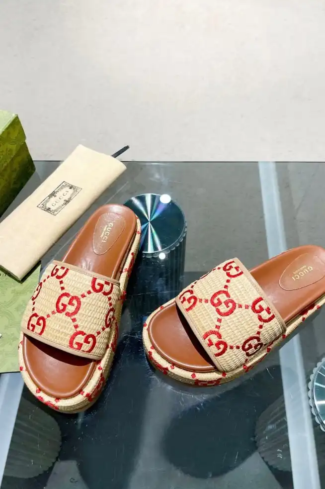 hype Gucci Slippers