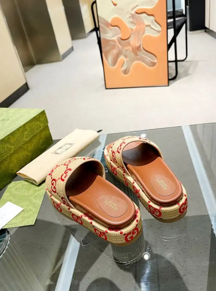 hype Gucci Slippers