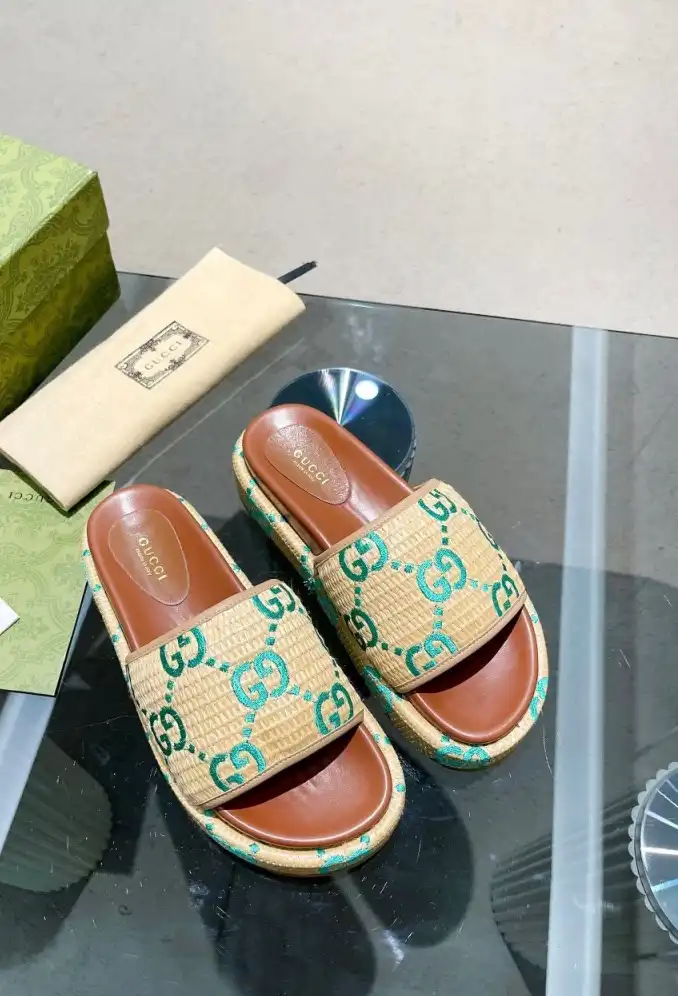 hype Gucci Slippers