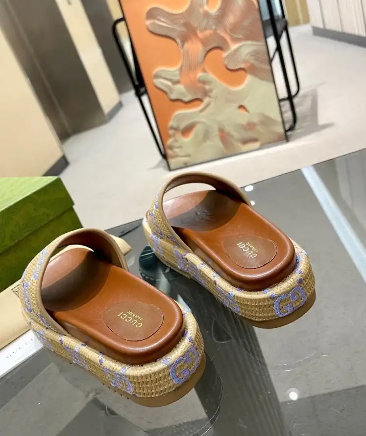 hype Gucci Slippers