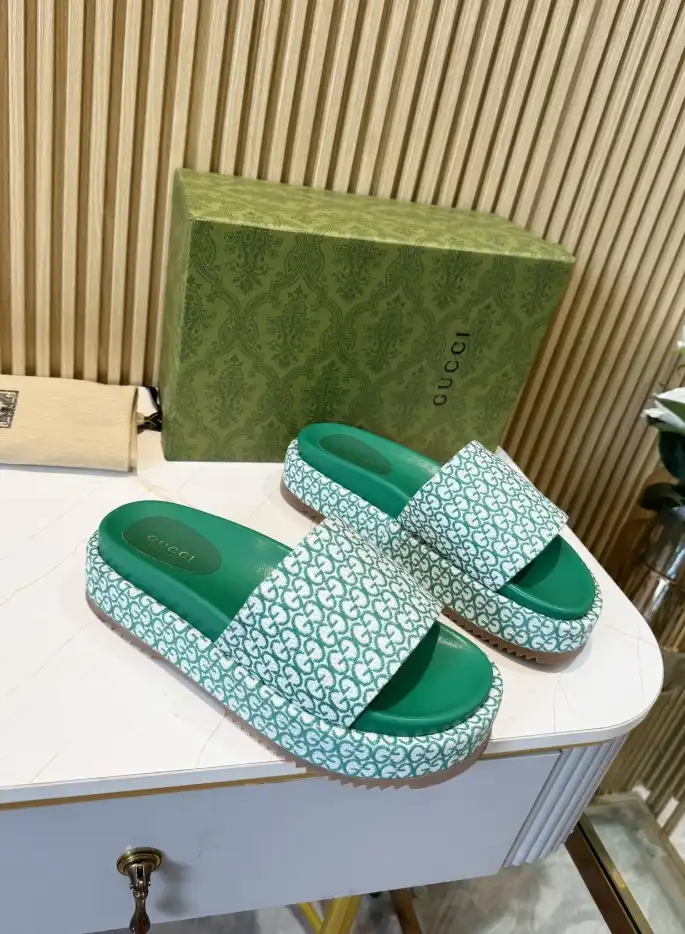 hype Gucci Slippers