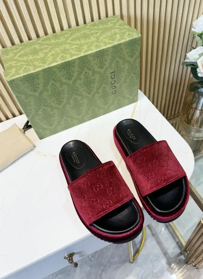 hype Gucci Slippers