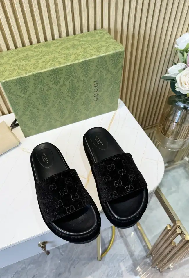 hype Gucci Slippers