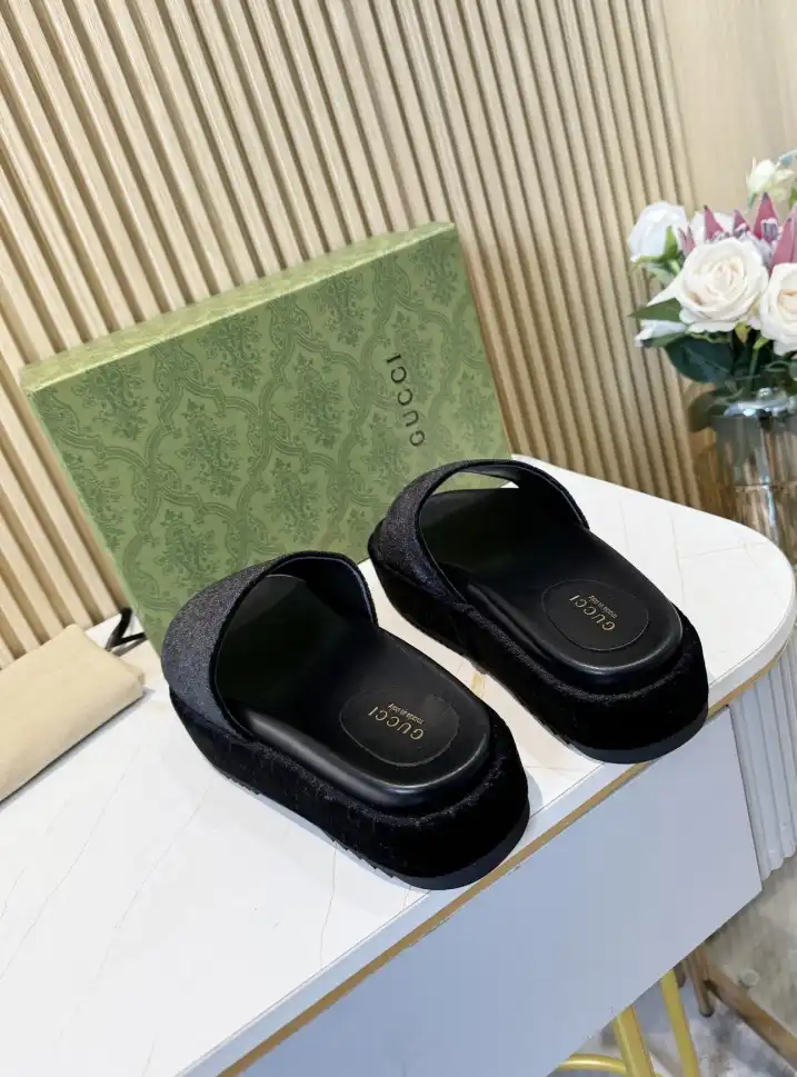 hype Gucci Slippers