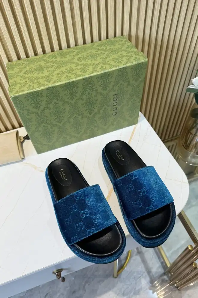 hype Gucci Slippers