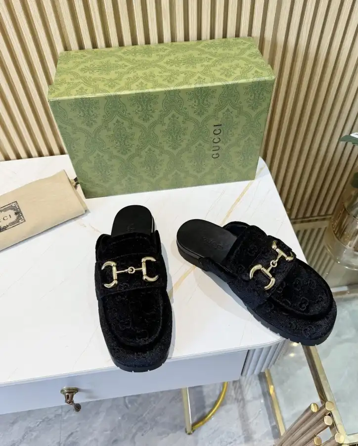 hype Gucci Slippers