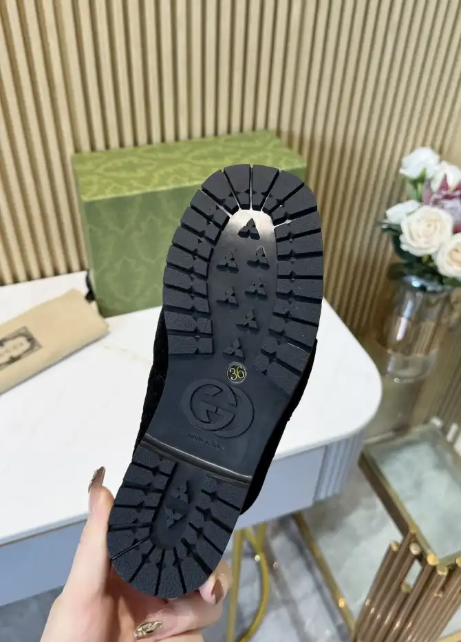 hype Gucci Slippers