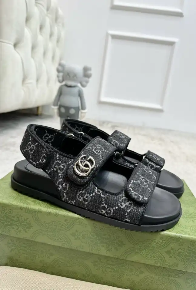 hype Gucci Sandals