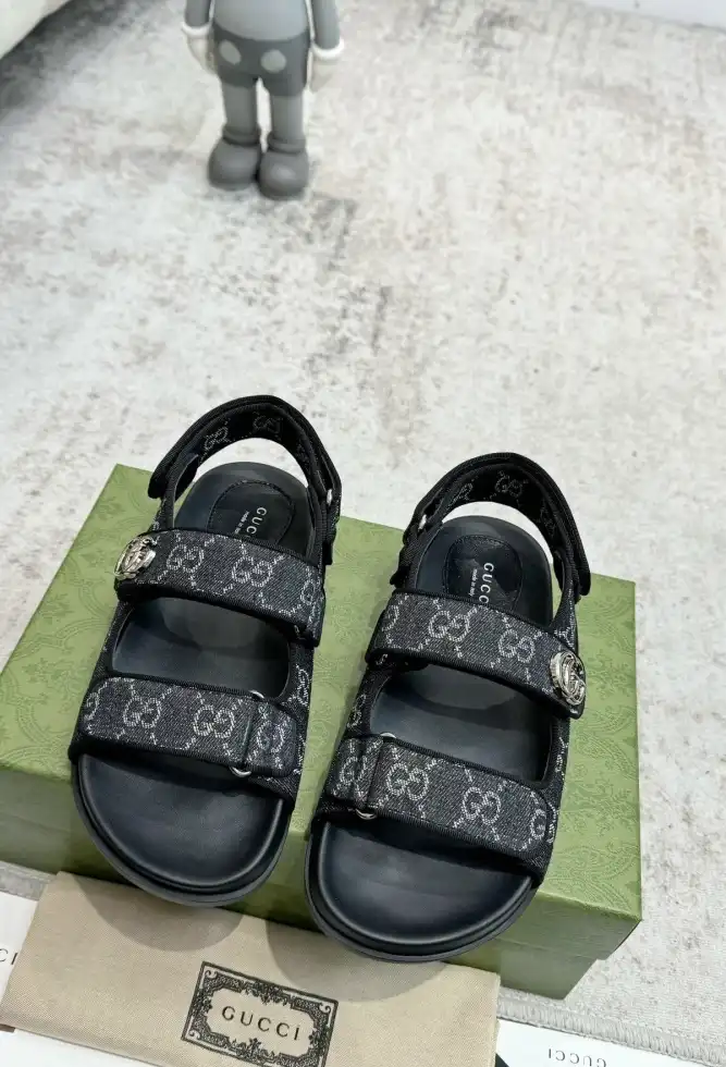 hype Gucci Sandals