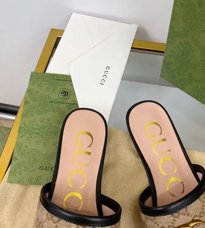 hype Gucci Slippers